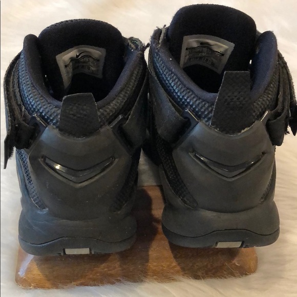 Nike Lebron Soldier 9 - size 5 - Picture 5 of 7